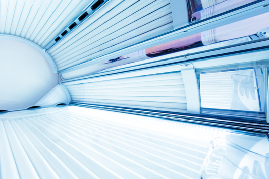 Łóżko solarium w środku - czy solarium stojące jest lepsze od leżącego?