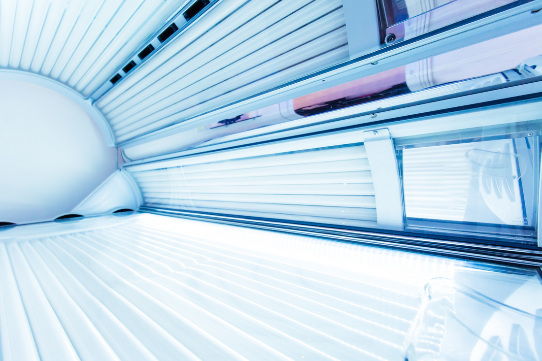 Łóżko solarium w środku - czy solarium stojące jest lepsze od leżącego?