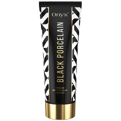 Nahaufnahme der Onyx Black Porcelain Bräunungscreme Tube auf weißem Hintergrund