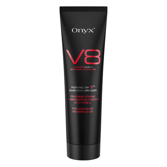 Onyx V8 Bräunungslotion in schwarzer Tube mit roten Details auf sauberem weißem Hintergrund.