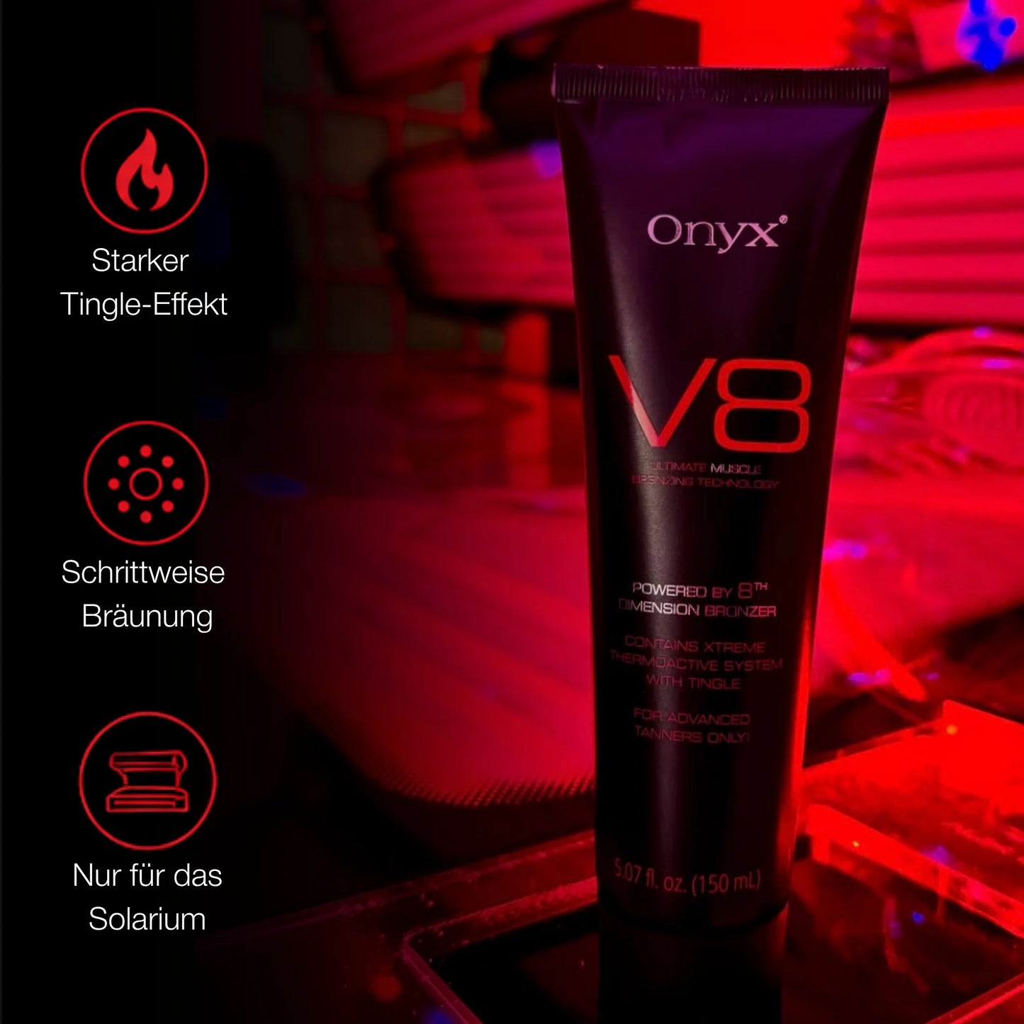 Onyx V8 Bräunungslotion in rotem Solariumlicht mit Symbolen für Tingle-Effekt, schrittweise Bräunung und Anwendung im Solarium.
